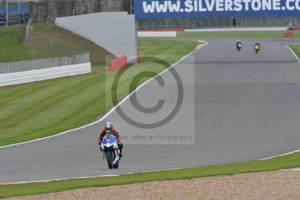 Motorcycle action photographs;Silverstone circuit;Silverstone photographs;Trackday digital images;event digital images;eventdigitalimages;no limits trackday;peter wileman photography;rockingham towcester northamptonshire;trackday;trackday photos