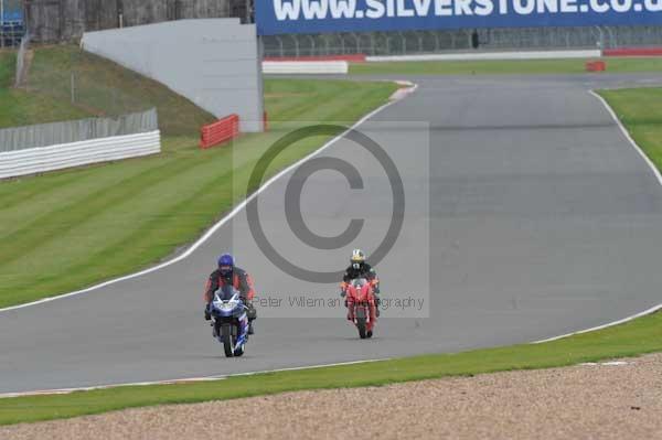 Motorcycle action photographs;Silverstone circuit;Silverstone photographs;Trackday digital images;event digital images;eventdigitalimages;no limits trackday;peter wileman photography;rockingham towcester northamptonshire;trackday;trackday photos