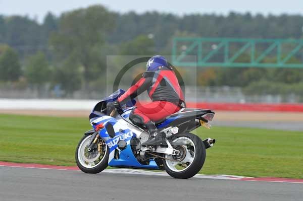 Motorcycle action photographs;Silverstone circuit;Silverstone photographs;Trackday digital images;event digital images;eventdigitalimages;no limits trackday;peter wileman photography;rockingham towcester northamptonshire;trackday;trackday photos