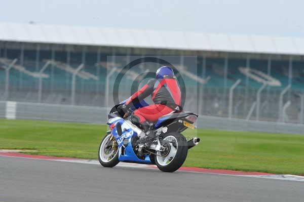 Motorcycle action photographs;Silverstone circuit;Silverstone photographs;Trackday digital images;event digital images;eventdigitalimages;no limits trackday;peter wileman photography;rockingham towcester northamptonshire;trackday;trackday photos