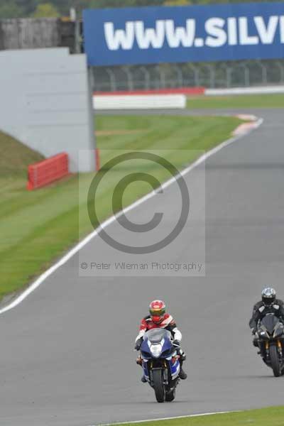 Motorcycle action photographs;Silverstone circuit;Silverstone photographs;Trackday digital images;event digital images;eventdigitalimages;no limits trackday;peter wileman photography;rockingham towcester northamptonshire;trackday;trackday photos