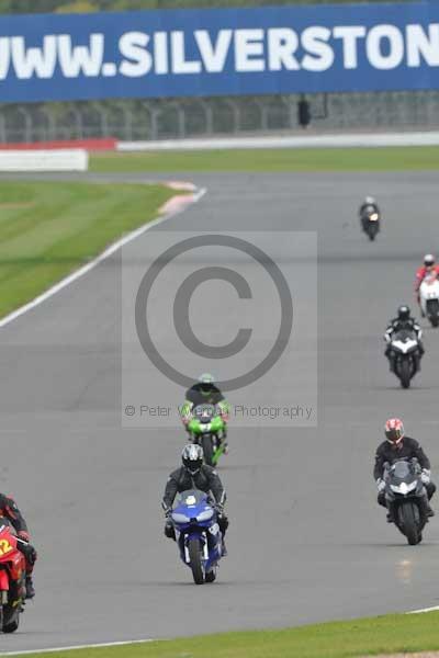 Motorcycle action photographs;Silverstone circuit;Silverstone photographs;Trackday digital images;event digital images;eventdigitalimages;no limits trackday;peter wileman photography;rockingham towcester northamptonshire;trackday;trackday photos