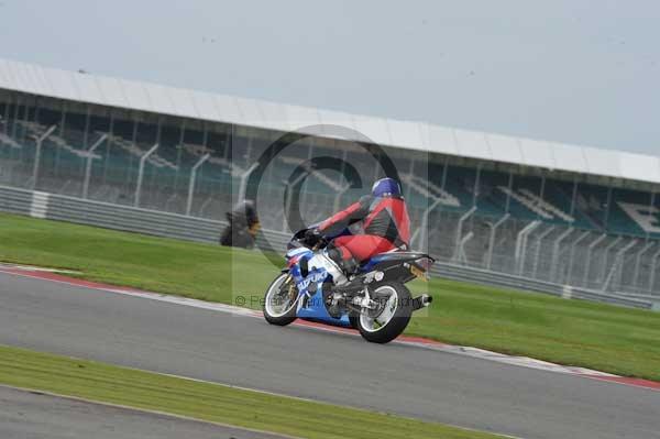 Motorcycle action photographs;Silverstone circuit;Silverstone photographs;Trackday digital images;event digital images;eventdigitalimages;no limits trackday;peter wileman photography;rockingham towcester northamptonshire;trackday;trackday photos