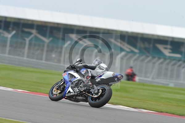 Motorcycle action photographs;Silverstone circuit;Silverstone photographs;Trackday digital images;event digital images;eventdigitalimages;no limits trackday;peter wileman photography;rockingham towcester northamptonshire;trackday;trackday photos