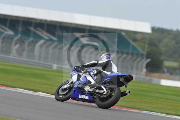 Motorcycle action photographs;Silverstone circuit;Silverstone photographs;Trackday digital images;event digital images;eventdigitalimages;no limits trackday;peter wileman photography;rockingham towcester northamptonshire;trackday;trackday photos