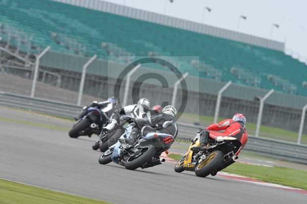 Motorcycle action photographs;Silverstone circuit;Silverstone photographs;Trackday digital images;event digital images;eventdigitalimages;no limits trackday;peter wileman photography;rockingham towcester northamptonshire;trackday;trackday photos