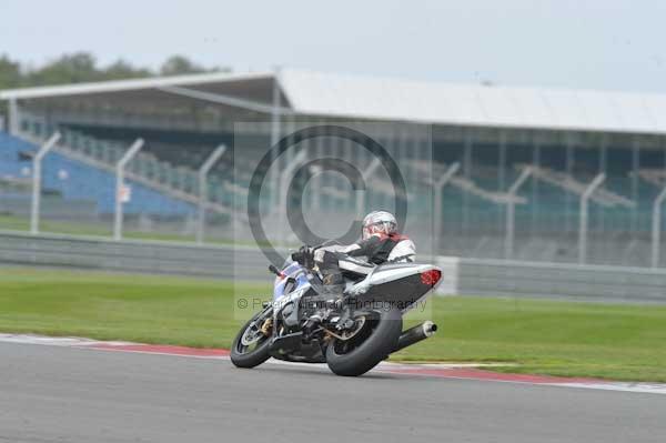 Motorcycle action photographs;Silverstone circuit;Silverstone photographs;Trackday digital images;event digital images;eventdigitalimages;no limits trackday;peter wileman photography;rockingham towcester northamptonshire;trackday;trackday photos