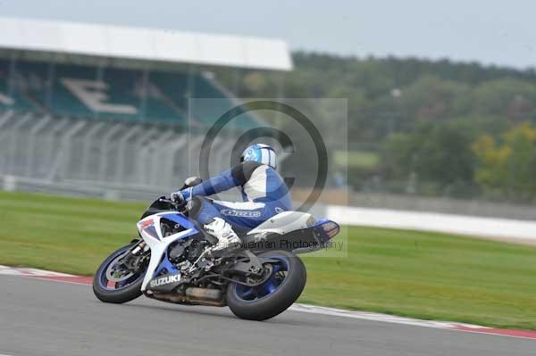 Motorcycle action photographs;Silverstone circuit;Silverstone photographs;Trackday digital images;event digital images;eventdigitalimages;no limits trackday;peter wileman photography;rockingham towcester northamptonshire;trackday;trackday photos