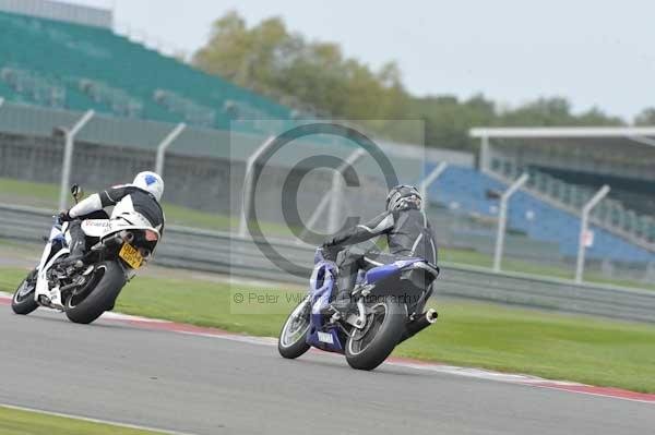 Motorcycle action photographs;Silverstone circuit;Silverstone photographs;Trackday digital images;event digital images;eventdigitalimages;no limits trackday;peter wileman photography;rockingham towcester northamptonshire;trackday;trackday photos