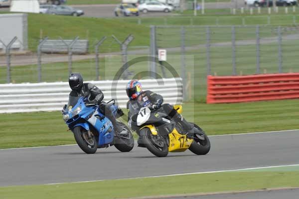 Motorcycle action photographs;Silverstone circuit;Silverstone photographs;Trackday digital images;event digital images;eventdigitalimages;no limits trackday;peter wileman photography;rockingham towcester northamptonshire;trackday;trackday photos