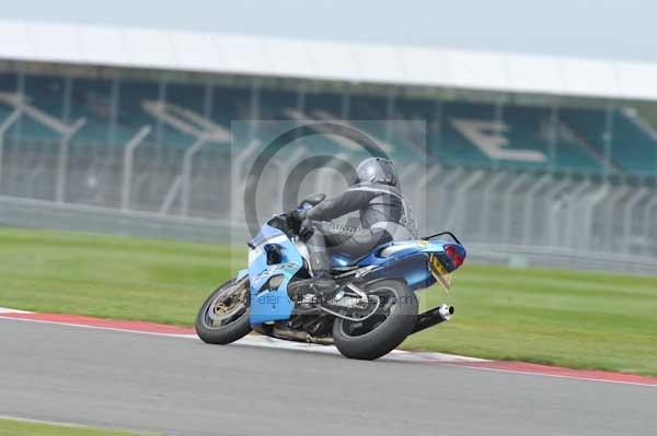 Motorcycle action photographs;Silverstone circuit;Silverstone photographs;Trackday digital images;event digital images;eventdigitalimages;no limits trackday;peter wileman photography;rockingham towcester northamptonshire;trackday;trackday photos