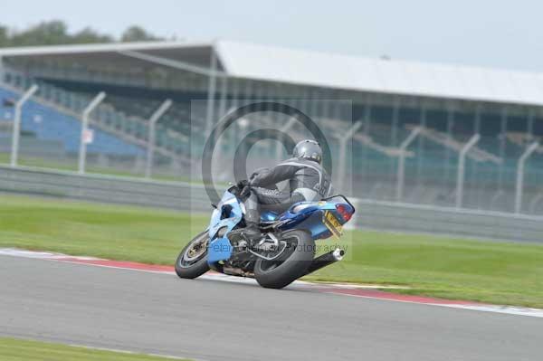 Motorcycle action photographs;Silverstone circuit;Silverstone photographs;Trackday digital images;event digital images;eventdigitalimages;no limits trackday;peter wileman photography;rockingham towcester northamptonshire;trackday;trackday photos