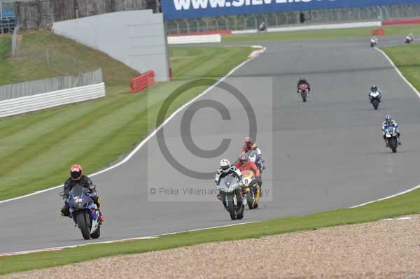 Motorcycle action photographs;Silverstone circuit;Silverstone photographs;Trackday digital images;event digital images;eventdigitalimages;no limits trackday;peter wileman photography;rockingham towcester northamptonshire;trackday;trackday photos