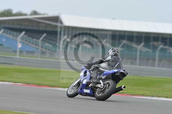 Motorcycle action photographs;Silverstone circuit;Silverstone photographs;Trackday digital images;event digital images;eventdigitalimages;no limits trackday;peter wileman photography;rockingham towcester northamptonshire;trackday;trackday photos