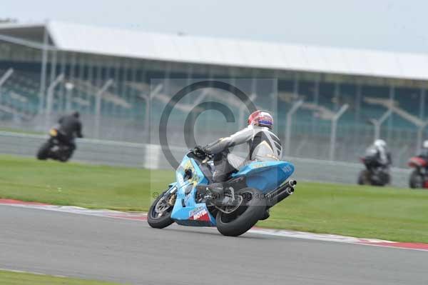 Motorcycle action photographs;Silverstone circuit;Silverstone photographs;Trackday digital images;event digital images;eventdigitalimages;no limits trackday;peter wileman photography;rockingham towcester northamptonshire;trackday;trackday photos