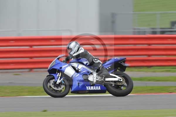 Motorcycle action photographs;Silverstone circuit;Silverstone photographs;Trackday digital images;event digital images;eventdigitalimages;no limits trackday;peter wileman photography;rockingham towcester northamptonshire;trackday;trackday photos