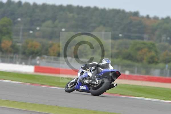 Motorcycle action photographs;Silverstone circuit;Silverstone photographs;Trackday digital images;event digital images;eventdigitalimages;no limits trackday;peter wileman photography;rockingham towcester northamptonshire;trackday;trackday photos