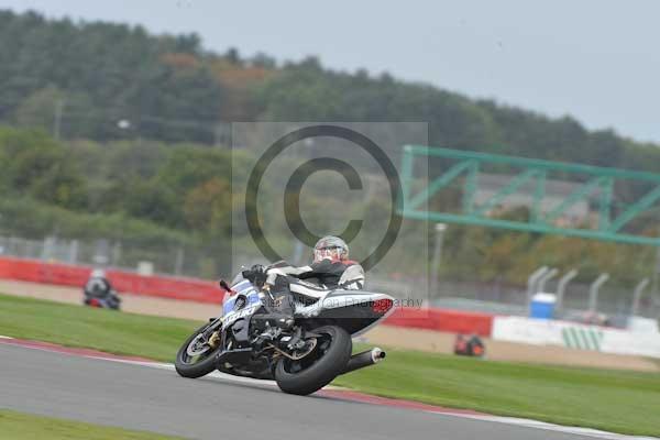 Motorcycle action photographs;Silverstone circuit;Silverstone photographs;Trackday digital images;event digital images;eventdigitalimages;no limits trackday;peter wileman photography;rockingham towcester northamptonshire;trackday;trackday photos