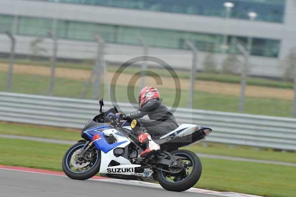 Motorcycle action photographs;Silverstone circuit;Silverstone photographs;Trackday digital images;event digital images;eventdigitalimages;no limits trackday;peter wileman photography;rockingham towcester northamptonshire;trackday;trackday photos