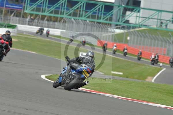 Motorcycle action photographs;Silverstone circuit;Silverstone photographs;Trackday digital images;event digital images;eventdigitalimages;no limits trackday;peter wileman photography;rockingham towcester northamptonshire;trackday;trackday photos