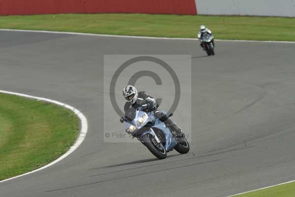 Motorcycle action photographs;Silverstone circuit;Silverstone photographs;Trackday digital images;event digital images;eventdigitalimages;no limits trackday;peter wileman photography;rockingham towcester northamptonshire;trackday;trackday photos