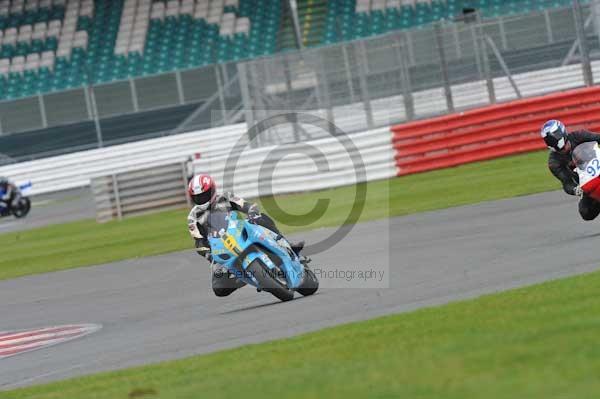 Motorcycle action photographs;Silverstone circuit;Silverstone photographs;Trackday digital images;event digital images;eventdigitalimages;no limits trackday;peter wileman photography;rockingham towcester northamptonshire;trackday;trackday photos