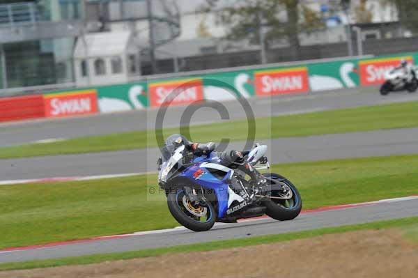 Motorcycle action photographs;Silverstone circuit;Silverstone photographs;Trackday digital images;event digital images;eventdigitalimages;no limits trackday;peter wileman photography;rockingham towcester northamptonshire;trackday;trackday photos