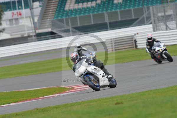 Motorcycle action photographs;Silverstone circuit;Silverstone photographs;Trackday digital images;event digital images;eventdigitalimages;no limits trackday;peter wileman photography;rockingham towcester northamptonshire;trackday;trackday photos