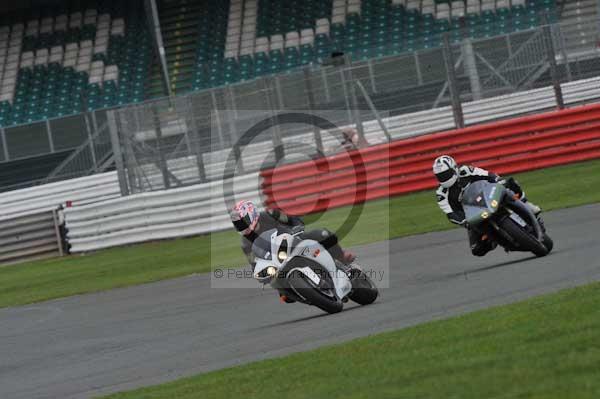 Motorcycle action photographs;Silverstone circuit;Silverstone photographs;Trackday digital images;event digital images;eventdigitalimages;no limits trackday;peter wileman photography;rockingham towcester northamptonshire;trackday;trackday photos