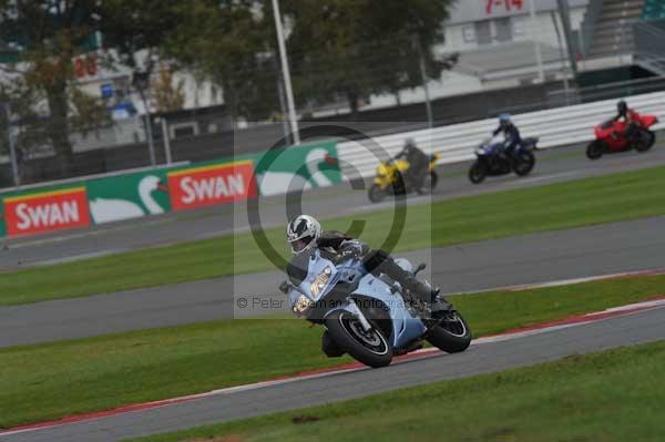 Motorcycle action photographs;Silverstone circuit;Silverstone photographs;Trackday digital images;event digital images;eventdigitalimages;no limits trackday;peter wileman photography;rockingham towcester northamptonshire;trackday;trackday photos