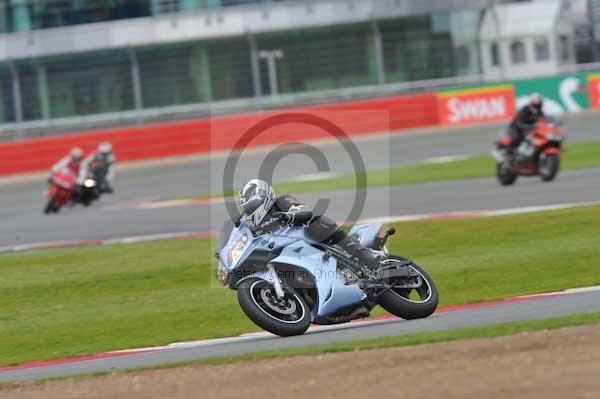 Motorcycle action photographs;Silverstone circuit;Silverstone photographs;Trackday digital images;event digital images;eventdigitalimages;no limits trackday;peter wileman photography;rockingham towcester northamptonshire;trackday;trackday photos