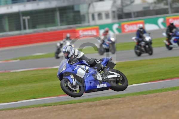 Motorcycle action photographs;Silverstone circuit;Silverstone photographs;Trackday digital images;event digital images;eventdigitalimages;no limits trackday;peter wileman photography;rockingham towcester northamptonshire;trackday;trackday photos