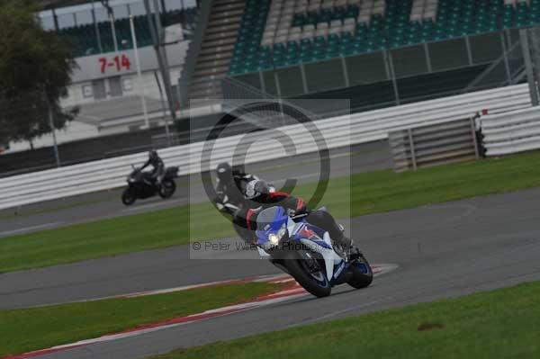 Motorcycle action photographs;Silverstone circuit;Silverstone photographs;Trackday digital images;event digital images;eventdigitalimages;no limits trackday;peter wileman photography;rockingham towcester northamptonshire;trackday;trackday photos