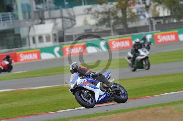 Motorcycle action photographs;Silverstone circuit;Silverstone photographs;Trackday digital images;event digital images;eventdigitalimages;no limits trackday;peter wileman photography;rockingham towcester northamptonshire;trackday;trackday photos