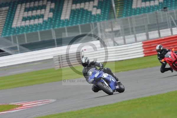 Motorcycle action photographs;Silverstone circuit;Silverstone photographs;Trackday digital images;event digital images;eventdigitalimages;no limits trackday;peter wileman photography;rockingham towcester northamptonshire;trackday;trackday photos