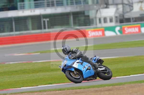 Motorcycle action photographs;Silverstone circuit;Silverstone photographs;Trackday digital images;event digital images;eventdigitalimages;no limits trackday;peter wileman photography;rockingham towcester northamptonshire;trackday;trackday photos