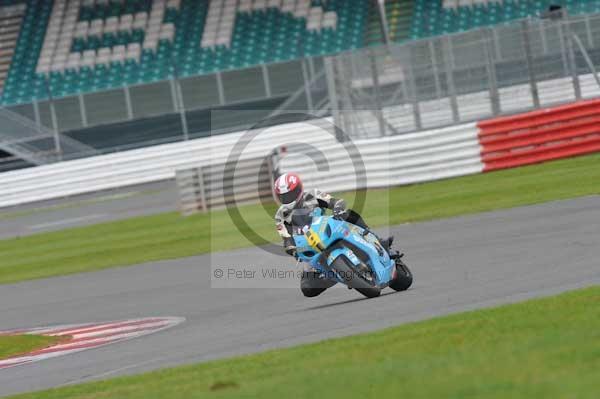 Motorcycle action photographs;Silverstone circuit;Silverstone photographs;Trackday digital images;event digital images;eventdigitalimages;no limits trackday;peter wileman photography;rockingham towcester northamptonshire;trackday;trackday photos