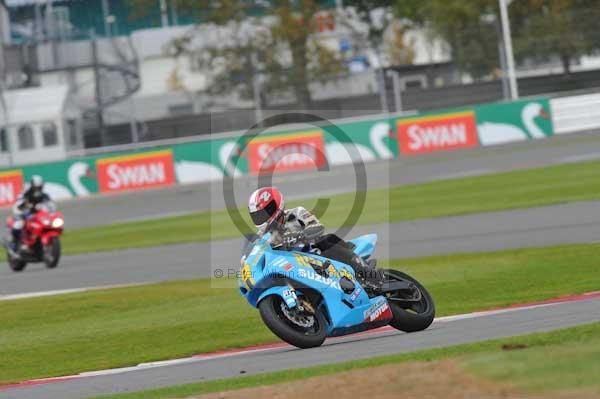 Motorcycle action photographs;Silverstone circuit;Silverstone photographs;Trackday digital images;event digital images;eventdigitalimages;no limits trackday;peter wileman photography;rockingham towcester northamptonshire;trackday;trackday photos