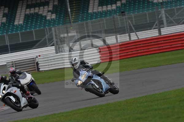 Motorcycle action photographs;Silverstone circuit;Silverstone photographs;Trackday digital images;event digital images;eventdigitalimages;no limits trackday;peter wileman photography;rockingham towcester northamptonshire;trackday;trackday photos