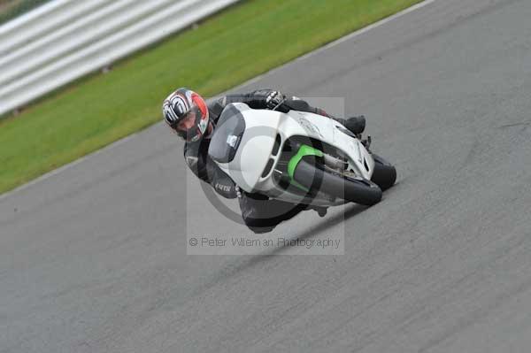 Motorcycle action photographs;Silverstone circuit;Silverstone photographs;Trackday digital images;event digital images;eventdigitalimages;no limits trackday;peter wileman photography;rockingham towcester northamptonshire;trackday;trackday photos