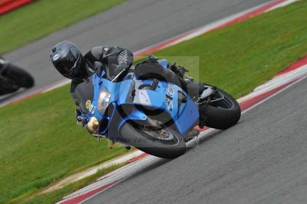 Motorcycle action photographs;Silverstone circuit;Silverstone photographs;Trackday digital images;event digital images;eventdigitalimages;no limits trackday;peter wileman photography;rockingham towcester northamptonshire;trackday;trackday photos