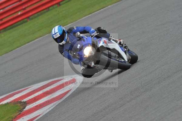 Motorcycle action photographs;Silverstone circuit;Silverstone photographs;Trackday digital images;event digital images;eventdigitalimages;no limits trackday;peter wileman photography;rockingham towcester northamptonshire;trackday;trackday photos