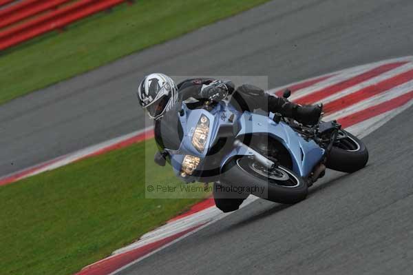 Motorcycle action photographs;Silverstone circuit;Silverstone photographs;Trackday digital images;event digital images;eventdigitalimages;no limits trackday;peter wileman photography;rockingham towcester northamptonshire;trackday;trackday photos