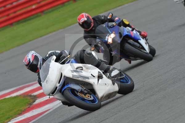 Motorcycle action photographs;Silverstone circuit;Silverstone photographs;Trackday digital images;event digital images;eventdigitalimages;no limits trackday;peter wileman photography;rockingham towcester northamptonshire;trackday;trackday photos