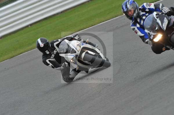 Motorcycle action photographs;Silverstone circuit;Silverstone photographs;Trackday digital images;event digital images;eventdigitalimages;no limits trackday;peter wileman photography;rockingham towcester northamptonshire;trackday;trackday photos