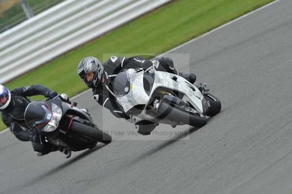 Motorcycle action photographs;Silverstone circuit;Silverstone photographs;Trackday digital images;event digital images;eventdigitalimages;no limits trackday;peter wileman photography;rockingham towcester northamptonshire;trackday;trackday photos