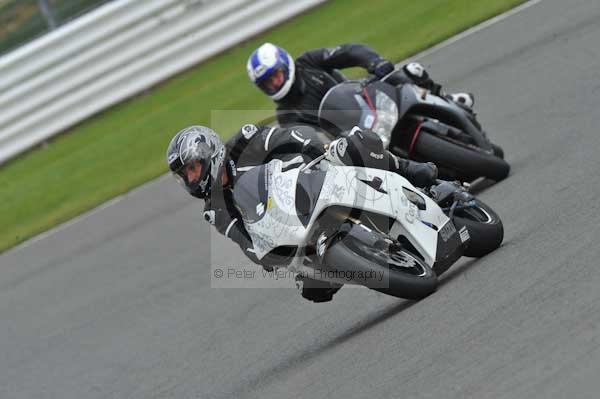 Motorcycle action photographs;Silverstone circuit;Silverstone photographs;Trackday digital images;event digital images;eventdigitalimages;no limits trackday;peter wileman photography;rockingham towcester northamptonshire;trackday;trackday photos