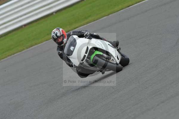 Motorcycle action photographs;Silverstone circuit;Silverstone photographs;Trackday digital images;event digital images;eventdigitalimages;no limits trackday;peter wileman photography;rockingham towcester northamptonshire;trackday;trackday photos