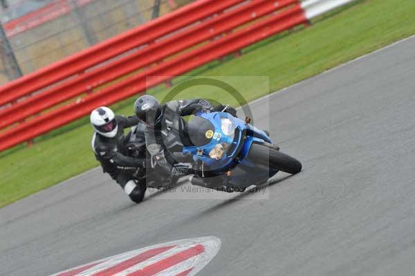 Motorcycle action photographs;Silverstone circuit;Silverstone photographs;Trackday digital images;event digital images;eventdigitalimages;no limits trackday;peter wileman photography;rockingham towcester northamptonshire;trackday;trackday photos