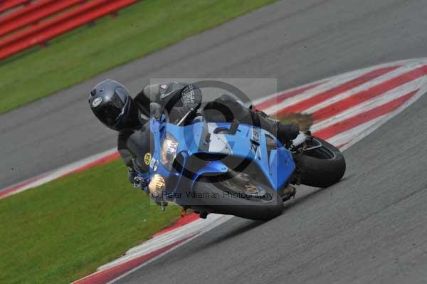 Motorcycle action photographs;Silverstone circuit;Silverstone photographs;Trackday digital images;event digital images;eventdigitalimages;no limits trackday;peter wileman photography;rockingham towcester northamptonshire;trackday;trackday photos